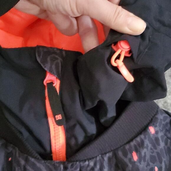 DC Squad 10K Women's Snow Jacket in Black & Orange - Picture 5 of 16